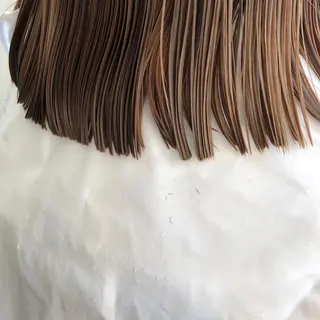 ショート 透け感ベージュ ／ミハルのヘアスタイル