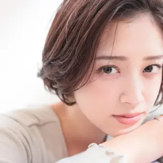 ショート カラー パーマ 上霜 菜月のヘアスタイル