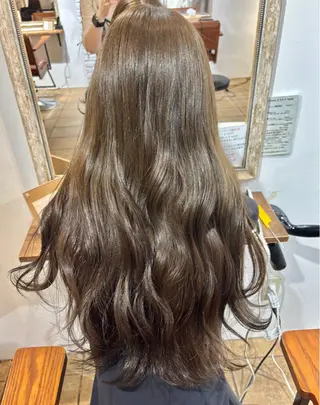 ロング カラー カネコ ナナミのヘアスタイル