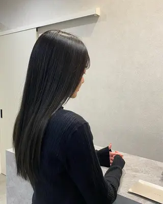 ロング カラー 小西 由季乃のヘアスタイル