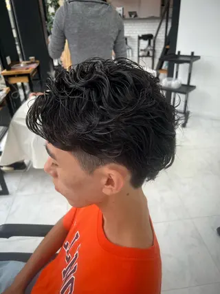 パーマ メンズ ダブルカラー寒色系 ボリューム改善ハヤトのヘアスタイル