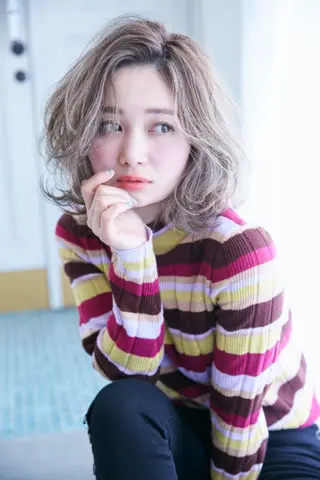 ミディアム 伊藤 裕治のヘアスタイル