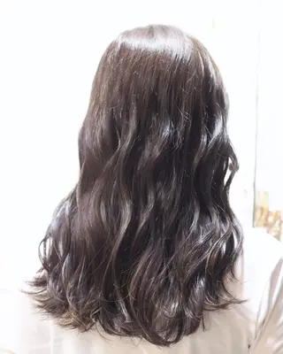 セミロング 難波 茜のヘアスタイル