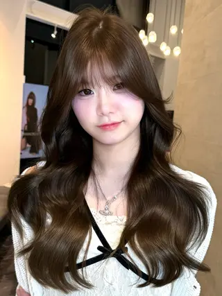 ロング にこ🐻‍❄️🫧 透明感カラー🤍のヘアスタイル