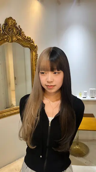 ロング 🩶ハイトーン🖤 URARAのヘアスタイル