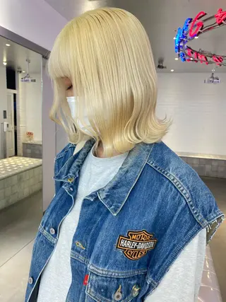 ミディアム カラー ヘアアレンジ 🎨ハイトーン/ 切りっぱなし みつきのヘアスタイル