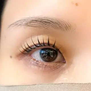 マツエク・マツパ 伊藤 茉椰のヘアスタイル