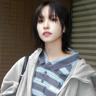 ミディアム nonoka オリーブ/レイヤーのヘアスタイル