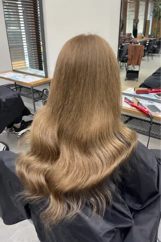 ロング カラー RIO🩶NEXT/ エクステ/ハイトーンのヘアスタイル
