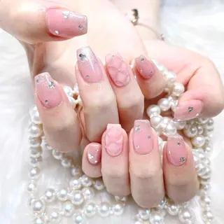 ネイル Go  Today シェアサロン 新宿Gratia店所属・杉山 栞のネイルデザイン