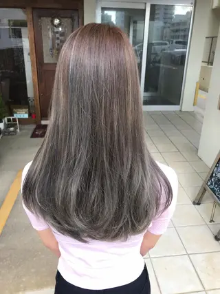 ミディアム カラー grand juteのヘアスタイル