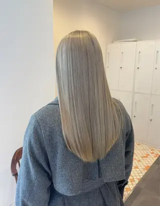 ロング 岩城 由佳のヘアスタイル