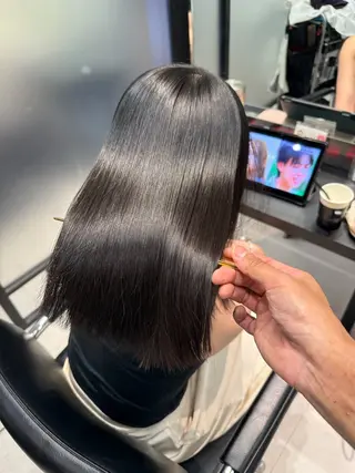 ミディアム SALOWIN心斎橋Suite店所属・洗っても取れない 髪質改善|OJIROのヘアスタイル