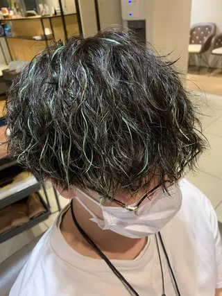 カラー パーマ ヘアアレンジ メンズ Moana by HEADLIGHT所属・tomoka/ デザインカラー🌺のヘアスタイル