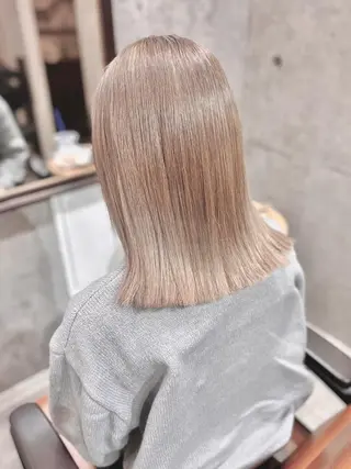 ミディアム 🔷ブリーチバレイヤ ージュ🔷飯野達也のヘアスタイル