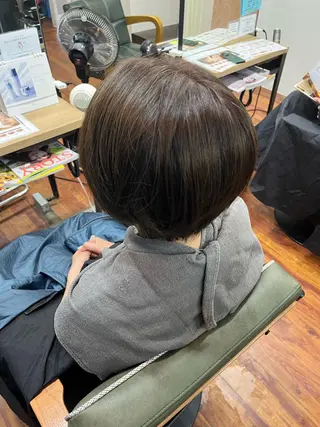 ショート カラー 臼井 いづみのヘアスタイル