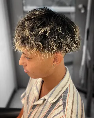 ショート カラー パーマ メンズ TOP by threenine所属・🔥メンズ特化🔥 谷口力哉のヘアスタイル