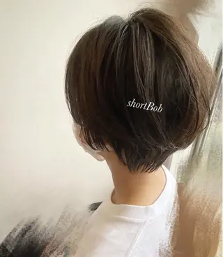 ショート 𝒇𝒍𝒂𝒕/ 𝐇𝐈𝐍𝐀のヘアスタイル