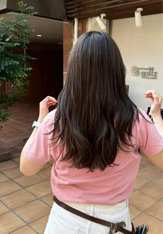 ロング カラー putri 川邉 優花のヘアスタイル