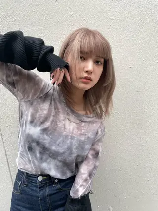 ミディアム カラー ⭐ハイトーンブリーチ ミルクティーピンクのヘアスタイル