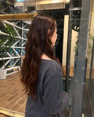 ロング パーマ 西 優衣奈のヘアスタイル