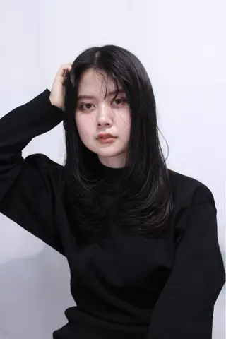 ミディアム カラー ヒカ/外国人風 デザインカラーのヘアスタイル