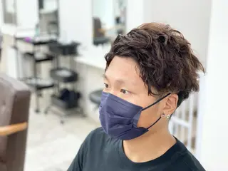 ショート パーマ メンズ ハイライト&曲がる 縮毛矯正特化 玉置のヘアスタイル