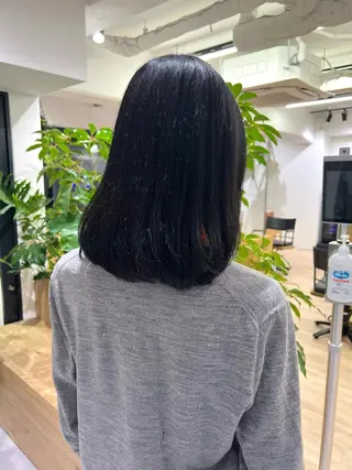 ミディアム 艶ベージュ/オリーブ カラー🫒airiのヘアスタイル