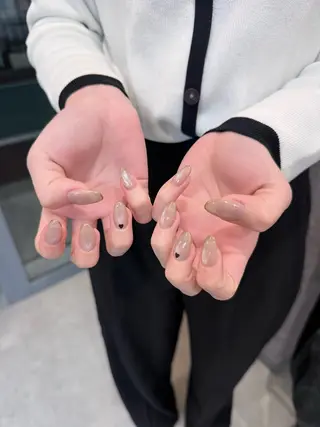 ネイル R'well所属・はばすみれ🎀ﾈｲﾙ 光ﾌｪｲｼｬﾙ ﾍｱのネイルデザイン