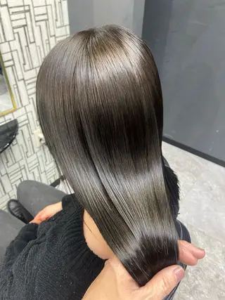 セミロング 瀧下 唯のヘアスタイル