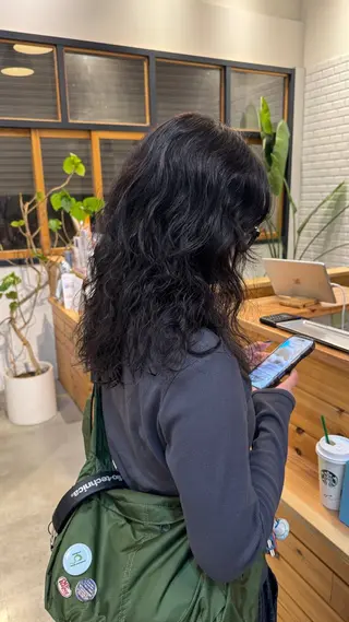 セミロング パーマ 黒岩 珠奈のヘアスタイル