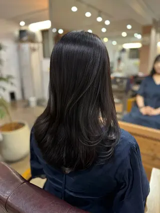 セミロング 髪質改善✨艶髪✨ レイヤーカット 田畑のヘアスタイル