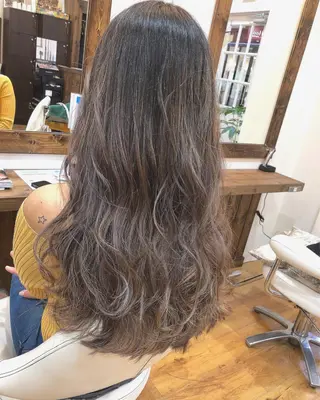 ロング カラー 横浜ブリーチムラ直し ハイトーン/ブリーチのヘアスタイル