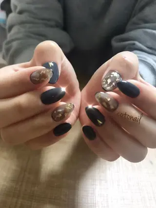 ミディアム ネイル ツメトマツゲ .のネイルデザイン