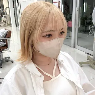 セミロング カラー 岩戸優奈 束感まつげ ピンク/ベージュのヘアスタイル