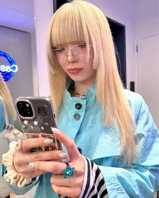 ロング 🍓ケアブリーチ× レイヤーカット🍓のヘアスタイル