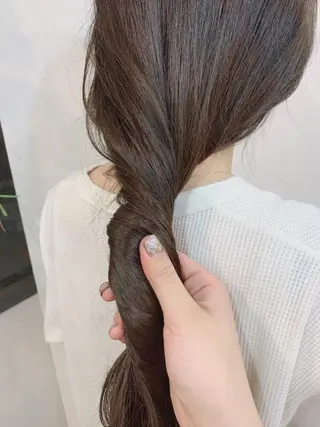 ロング レイヤーカット、 大人可愛い　中村美羅のヘアスタイル