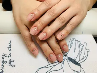 ネイル Kaka_ パラジェル、長さだしのネイルデザイン