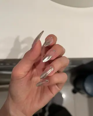 ネイル BISOLA所属・SUZUKI AMIのネイルデザイン