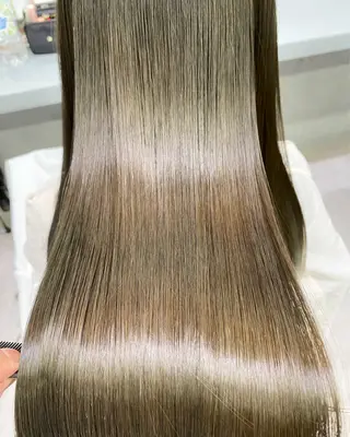 ロング ヘアサロンelyts 表参道店のヘアスタイル