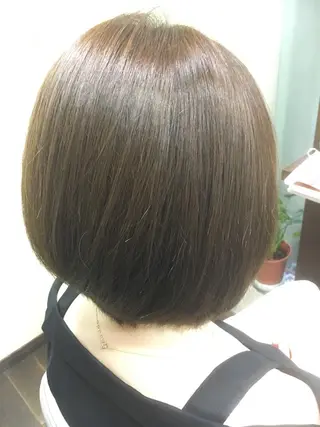 ショート カラー U-AMBOISE ユーアンボワーズのヘアスタイル