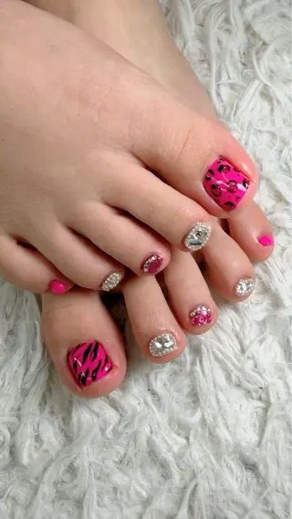 ネイル haleyume所属・shino🌟 痛ネイルのネイルデザイン