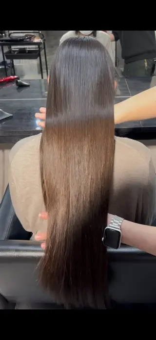 ロング 溝渕朋也 /髪質改善ストレートのヘアスタイル