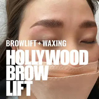 アイブロウ beautyroom Naturaのネイルデザイン