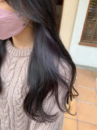 ロング カラー putri 川邉 優花のヘアスタイル