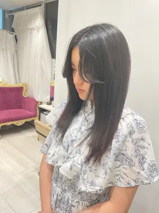 セミロング ハッシュカット レイヤー池袋のヘアスタイル