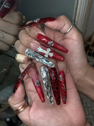 ネイル NES NAIL所属・さゆり￤推しキャラ ￤ロングネイル🩷のネイルデザイン