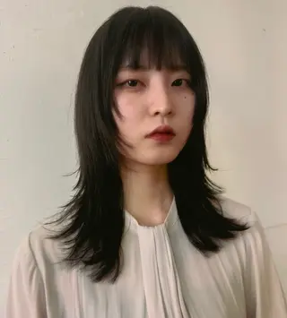 ミディアム RikO *. レイヤースタイルのヘアスタイル