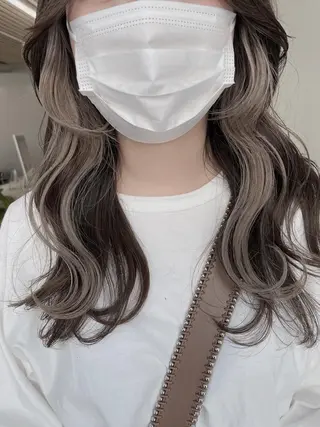 ミディアム カラー レイヤーカット 透明感カラーのヘアスタイル