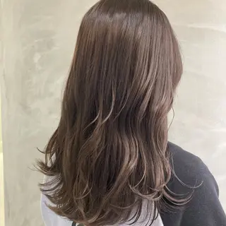 カラー しおり🍬 KOKORO🤍のヘアスタイル